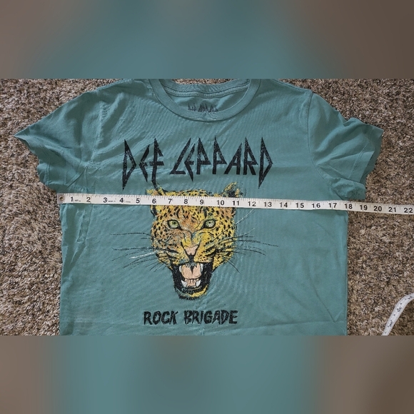 Urban Outfitters| Def Leppard Band Tee Graphic Tshirt - Picture 2 of 5